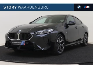 Hoofdafbeelding BMW 2 Serie BMW 2 Serie Gran Coupé 220 M Sport Automaat / Trekhaak / Achteruitrijcamera / Sportstoelen / Adaptieve LED / Comfort Access / M Adaptief onderstel / Stoelverwarming