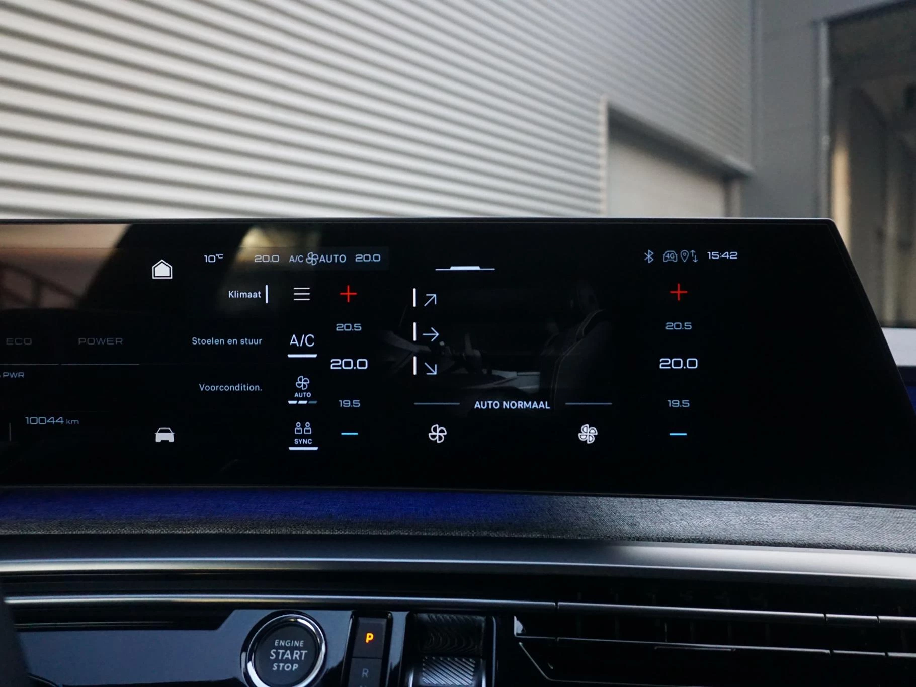 Hoofdafbeelding Peugeot e-3008