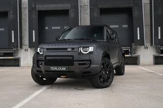 Hoofdafbeelding Land Rover Defender Land Rover Defender 110 4.4 P635 Octa Edition One | € 2.873 per maand*