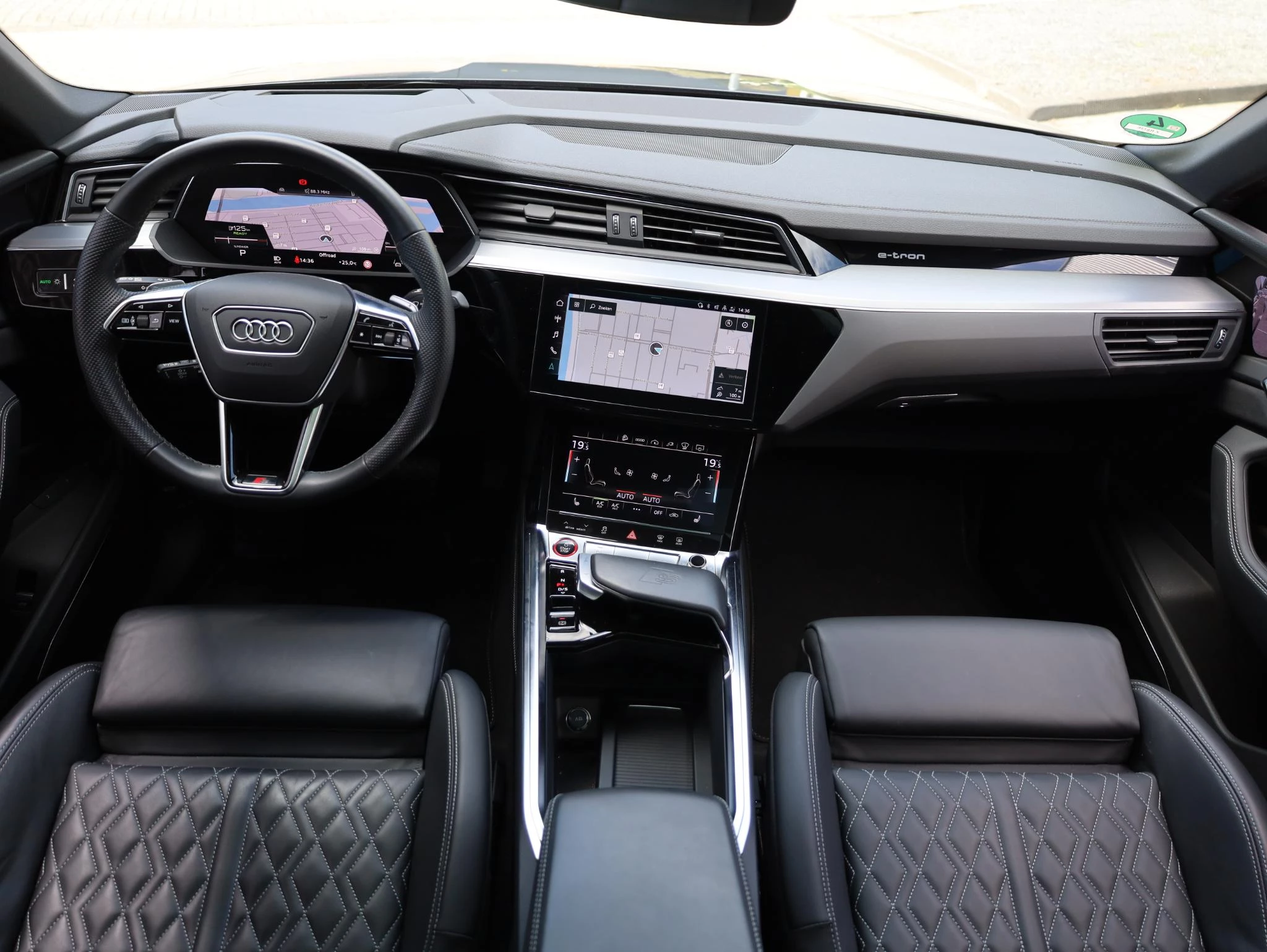 Hoofdafbeelding Audi e-tron