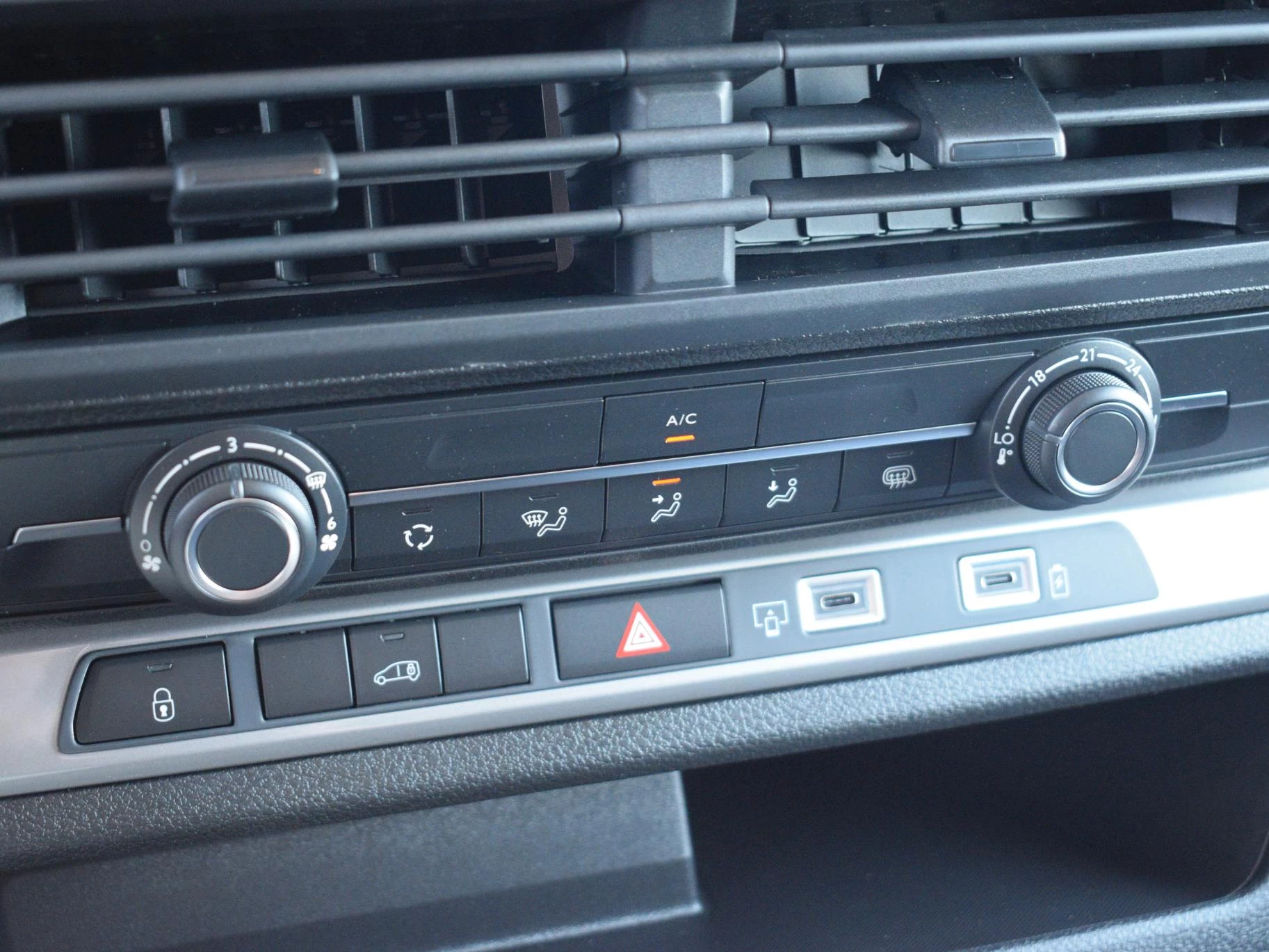 Hoofdafbeelding Peugeot e-Expert