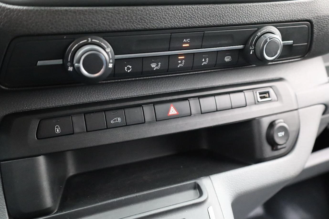 Hoofdafbeelding Peugeot e-Expert