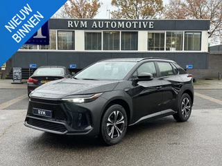 Toyota bZ4X Active 71 kWh 3 FASE| NIEUWE AUTO!!| 10 JAAR VOLLEDIGE FABRIEKSGARANTIE TOYOTA!| WARMTEPOMP| ADAPTIVE CRUISE| ACHTERUITRIJ CAMERA|