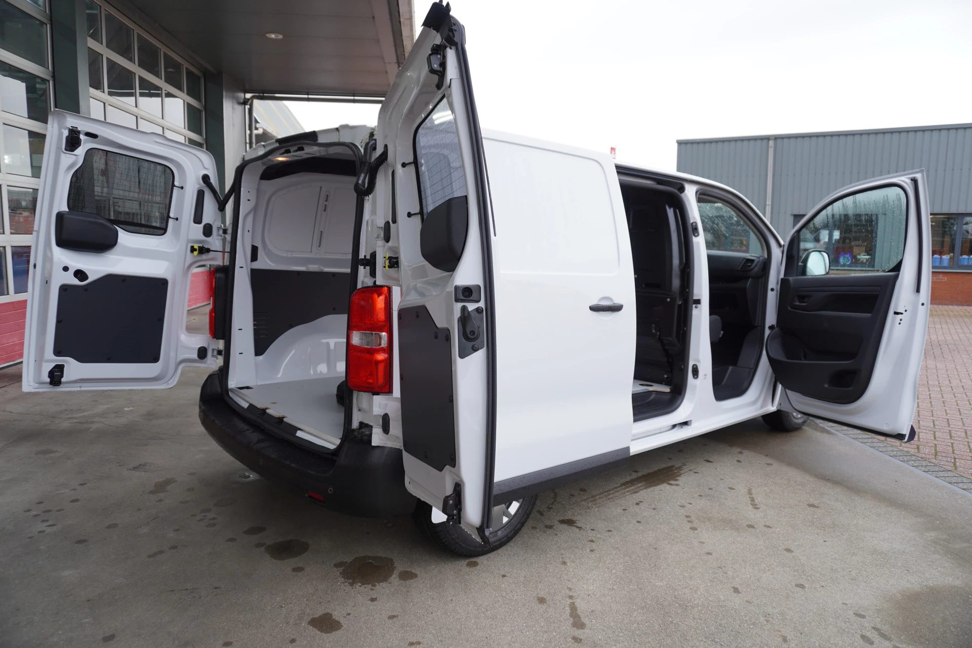 Hoofdafbeelding Peugeot e-Expert