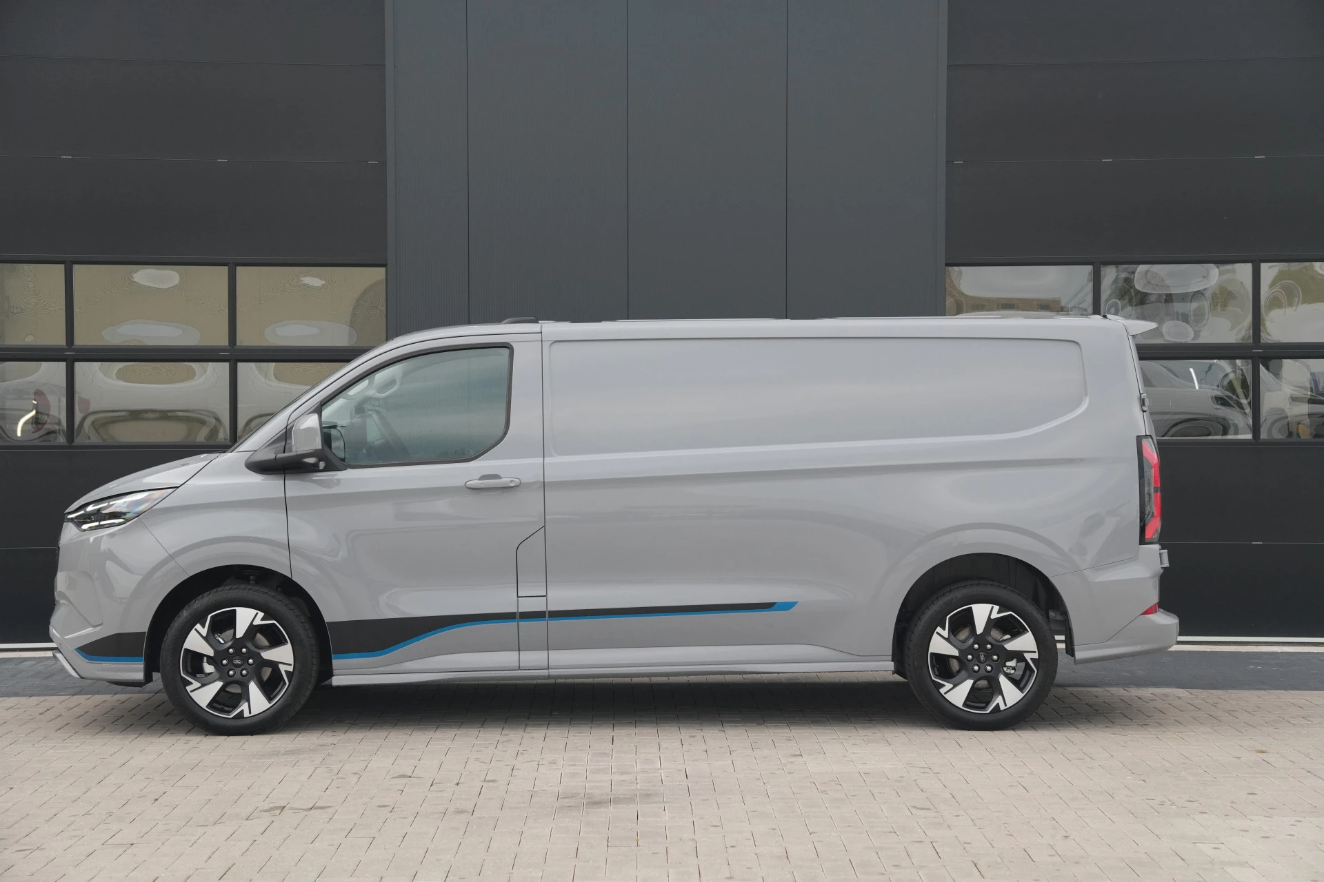 Hoofdafbeelding Ford E-Transit Custom