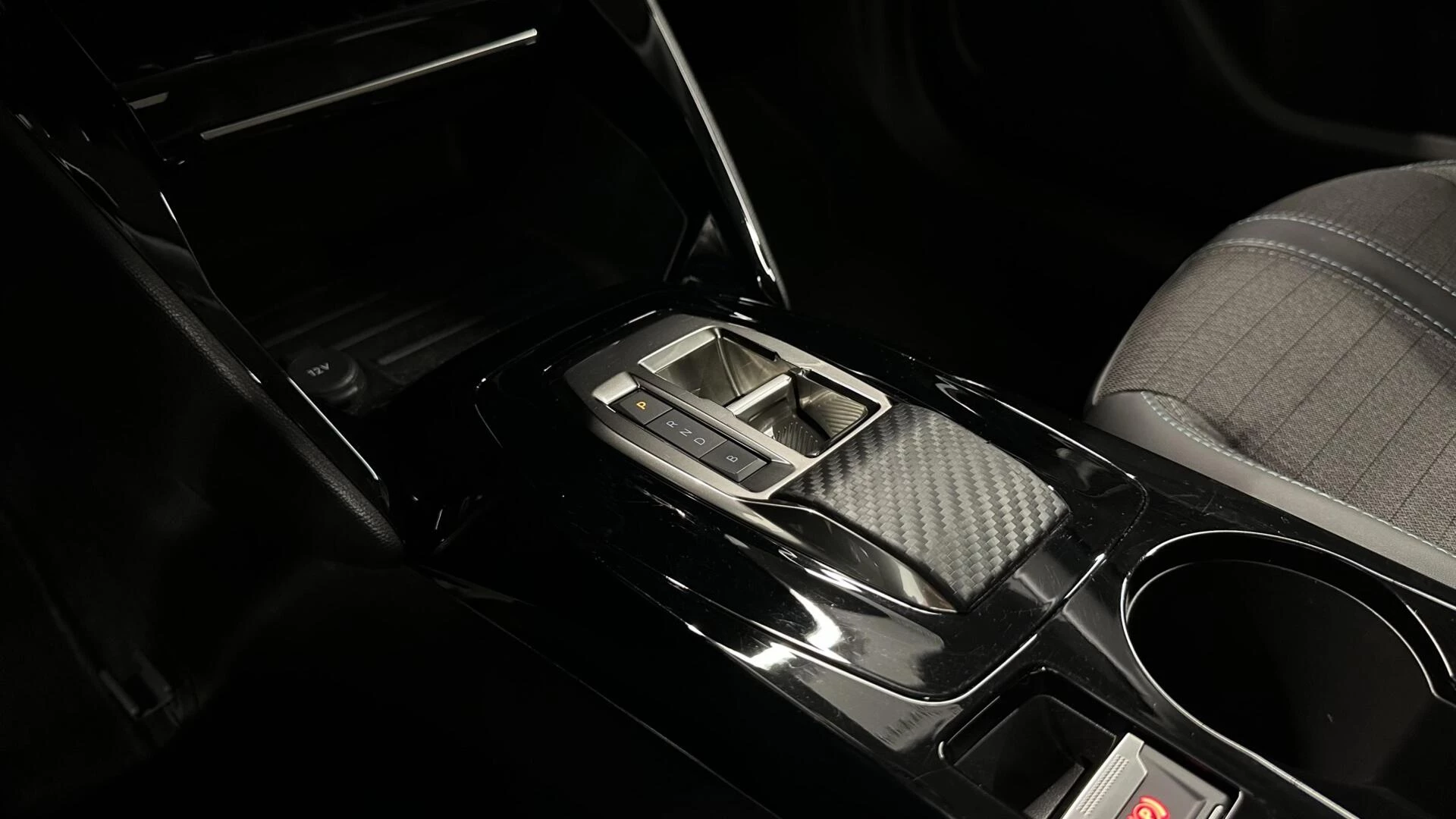 Hoofdafbeelding Peugeot e-2008