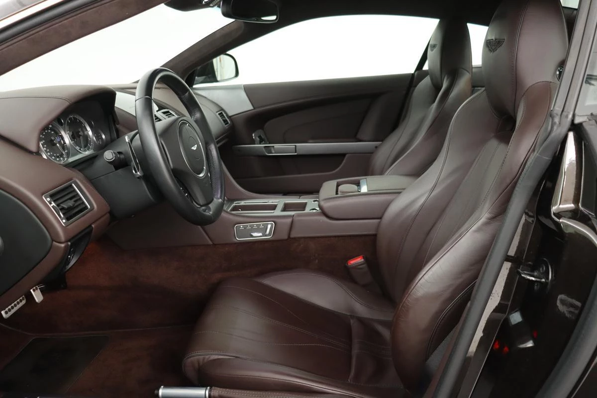 Hoofdafbeelding Aston Martin V12 Virage