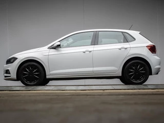 Volkswagen Polo 1.6 TDI Sport (APPLE CARPLAY,NAVI,ADAPTIVE CRUISE,DAB,ELEKTRISCH PAKKET,SPORTSTOELEN,NETTE STAAT)
