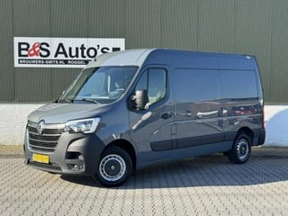 Renault Master T35 2.3 dCi 135 L2H2 Airco Cruise Navigatie Pdc Carplay Laadruimte afgetimmert