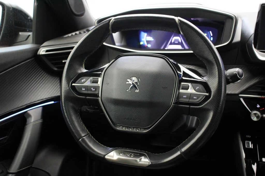 Hoofdafbeelding Peugeot e-2008