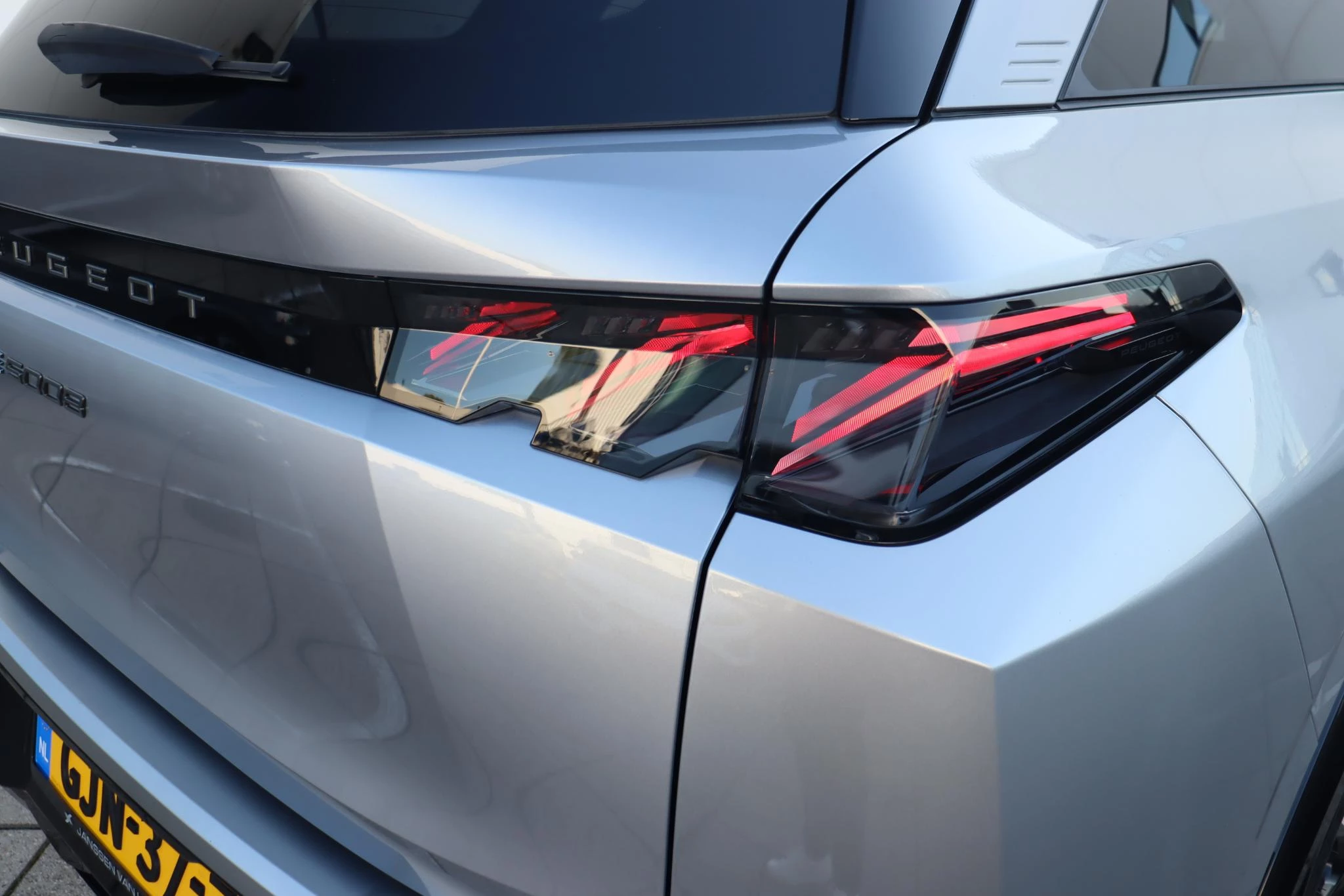 Hoofdafbeelding Peugeot e-5008