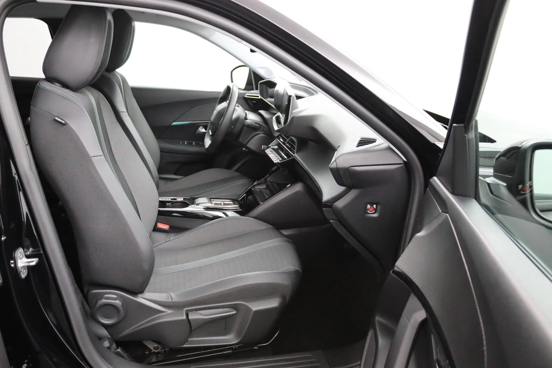 Hoofdafbeelding Peugeot e-2008