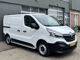 Renault Trafic 1.6 dCi L1H1 2x Schuifdeur Kastinrichting Airco Cruise controle Kastinrichting 3-Persoons Telefoonverbinding Parkeersensoren achter Sitebars 1e eigenaar Euro 6 Dealer onderhouden