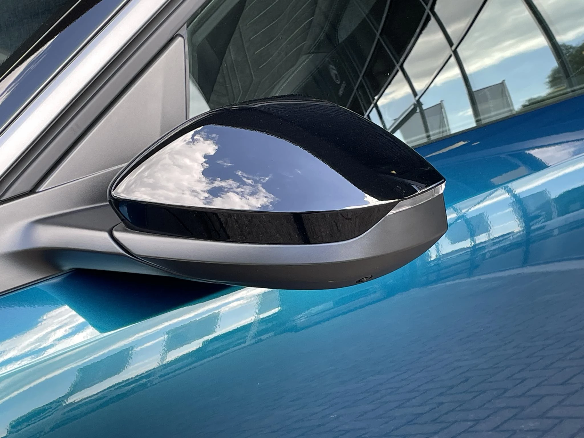 Hoofdafbeelding Peugeot e-5008