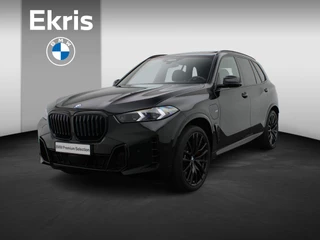 BMW X5 xDrive50e M Sportpakket Pro | Travel Pack | Innovation Pack | Comfort Plus Pack | Adaptief onderstel met luchtvering op voor- en achteras | Trekhaak | Soft-Close | Panoramadak Sky Lounge | Driving Assistant Professional | Harman Kardon | 22''