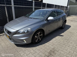 Volvo V40 2.0 D4 R-Design navigatie-pdc achter