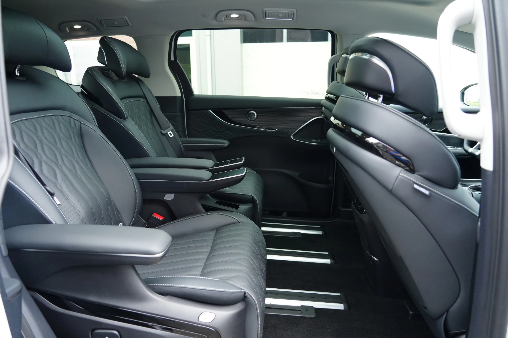 Hoofdafbeelding DFSK Forthing 9