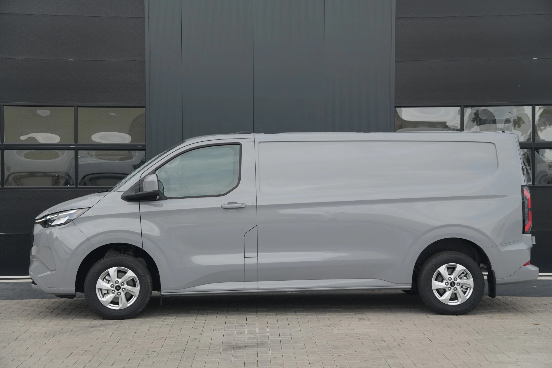 Hoofdafbeelding Ford E-Transit Custom