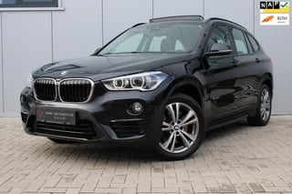 BMW X1 XDrive20i High Executive KEYLESS I PANO I LEDER I AFN. TREKHAAK I HUD I LED I