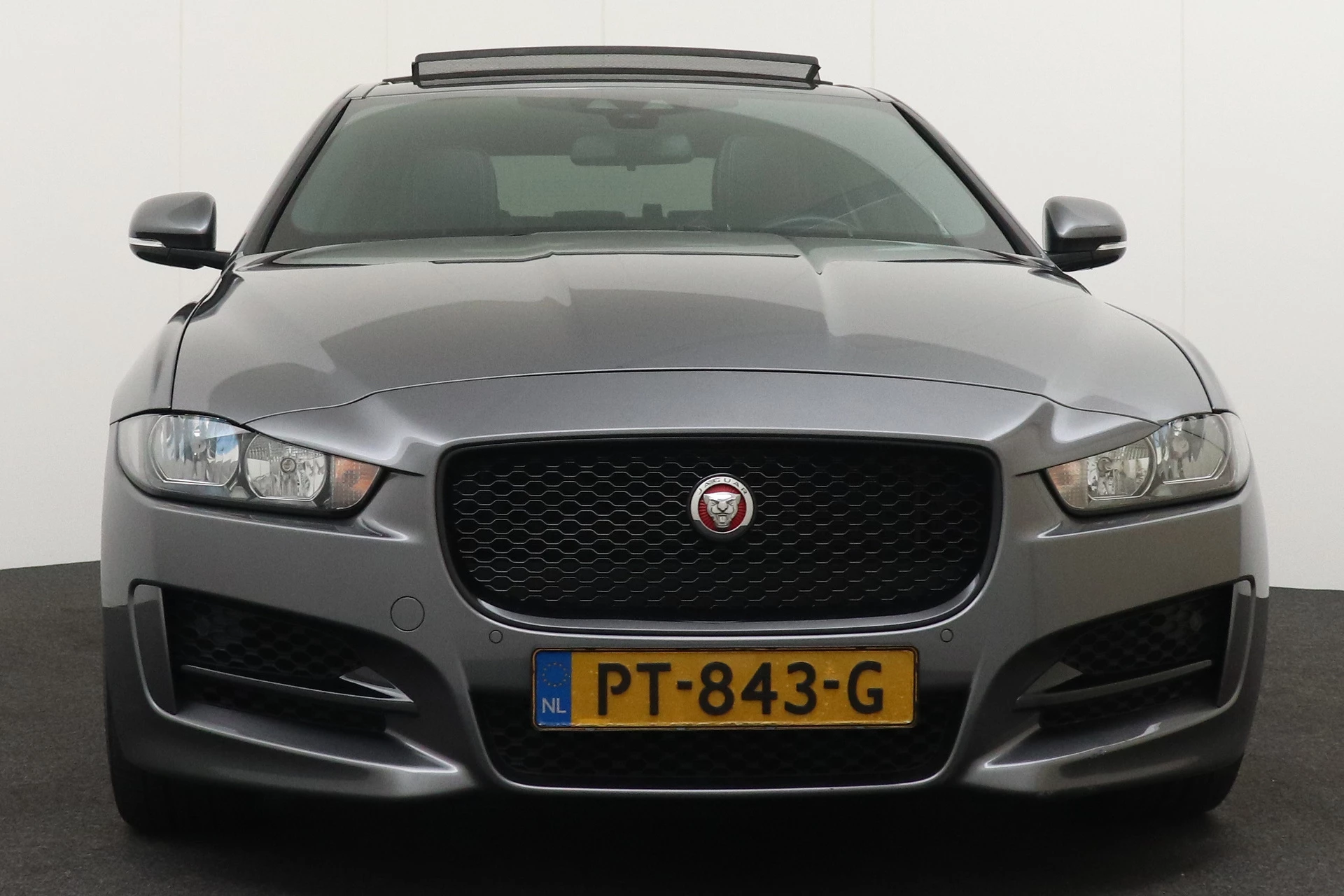 Hoofdafbeelding Jaguar XE