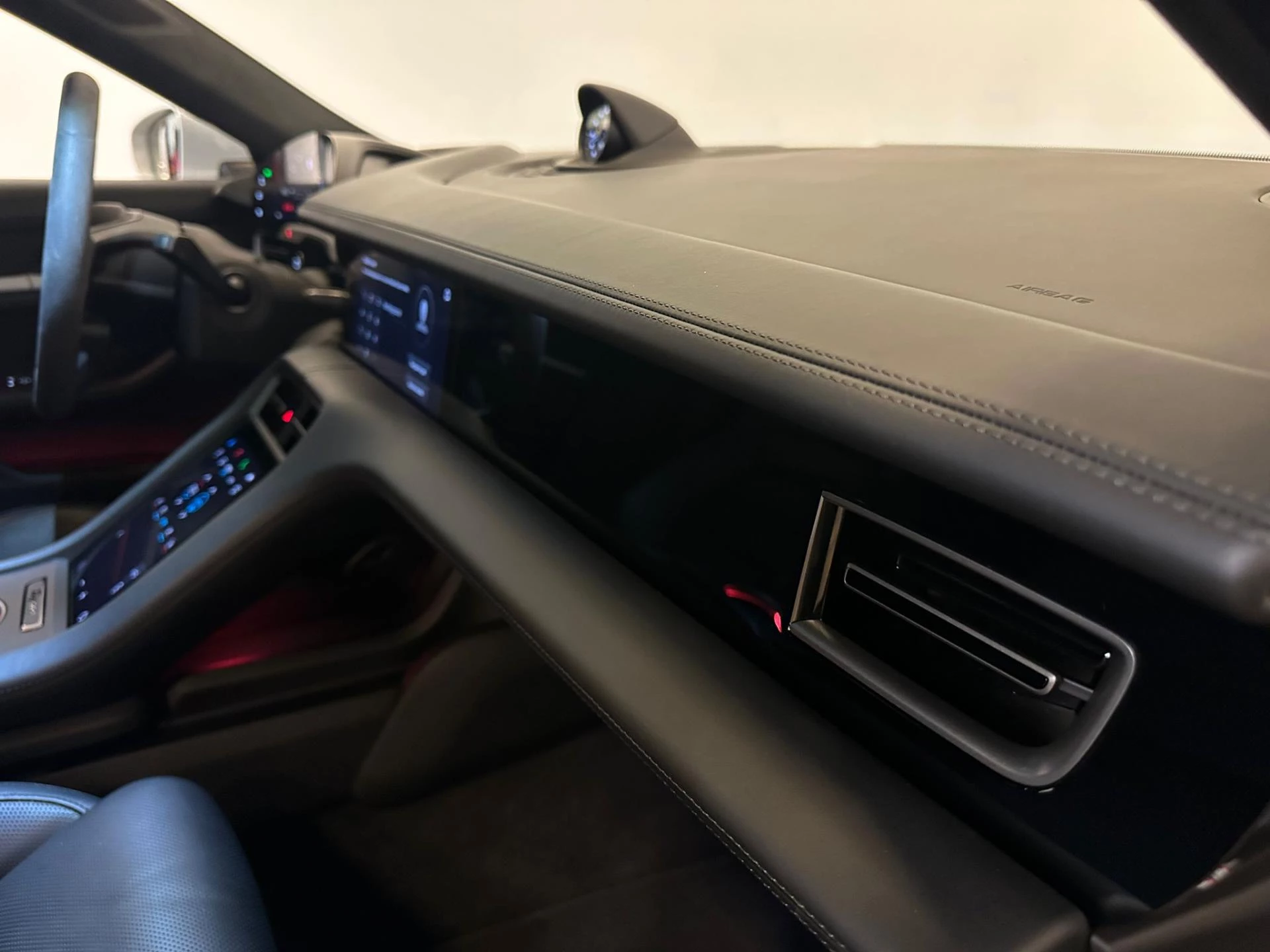 Hoofdafbeelding Porsche Taycan