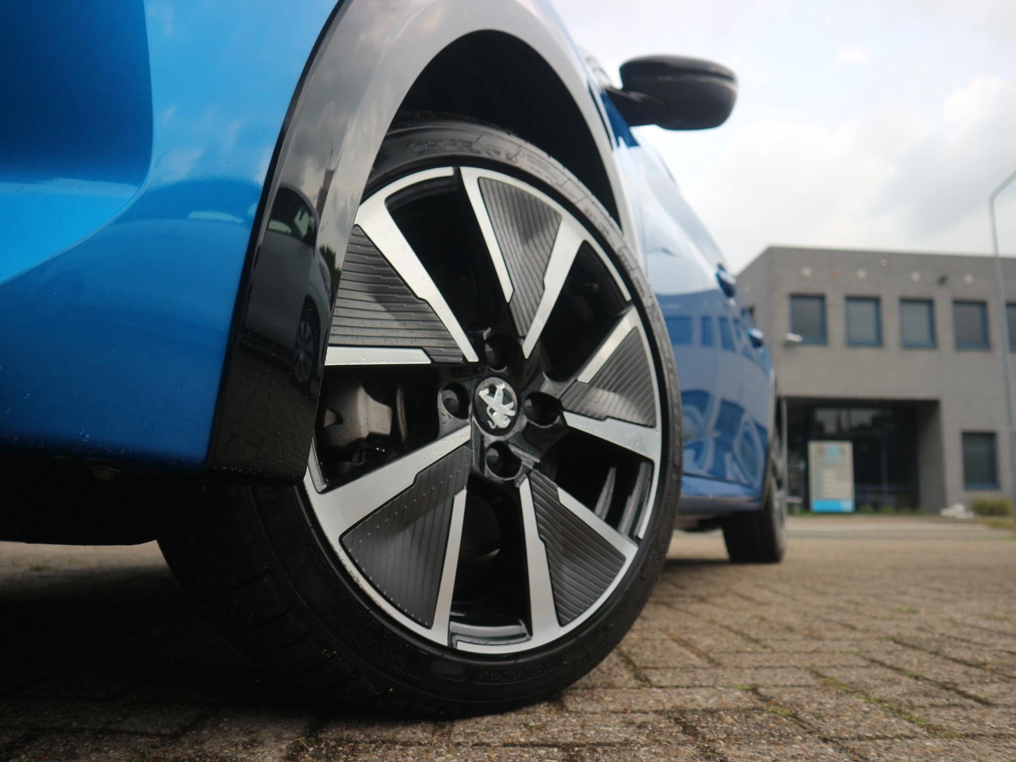 Hoofdafbeelding Peugeot e-208