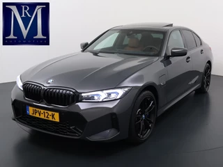 BMW 3-serie 330e High Executive  VAN: €45.900,- VOOR: €41.877,- UW EINDEJAARSVOORDEEL: €4.023| M SPORT | SCHUIFDAK | LEDER | HARMAN KARDON | LASER LED | ELECTR STOELEN | KEYLESS | HEAD UP| DODE HOEK HERKENNING | STUURWIEL VERWARMING