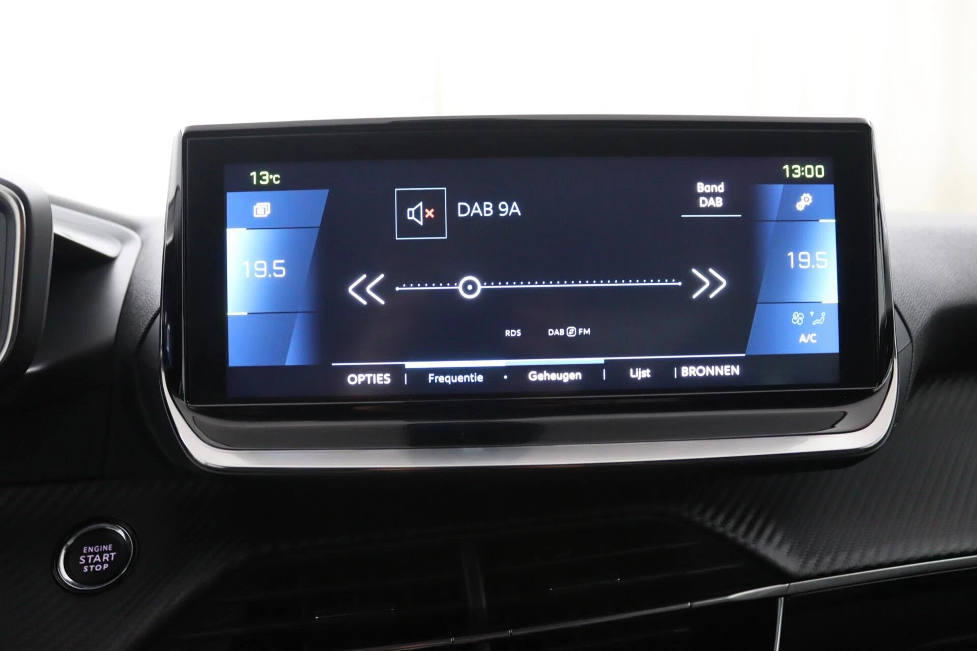 Hoofdafbeelding Peugeot e-208