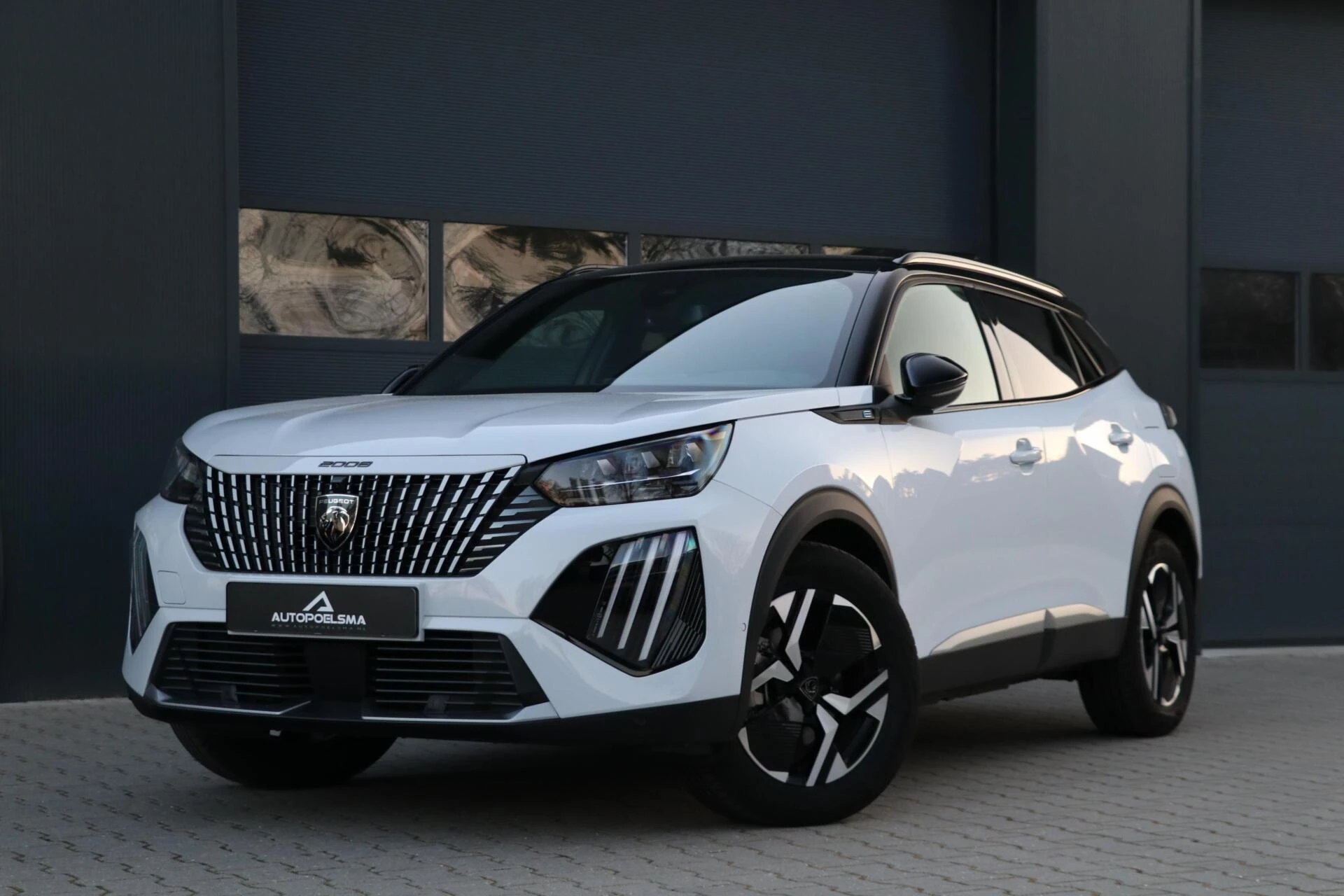 Hoofdafbeelding Peugeot e-2008