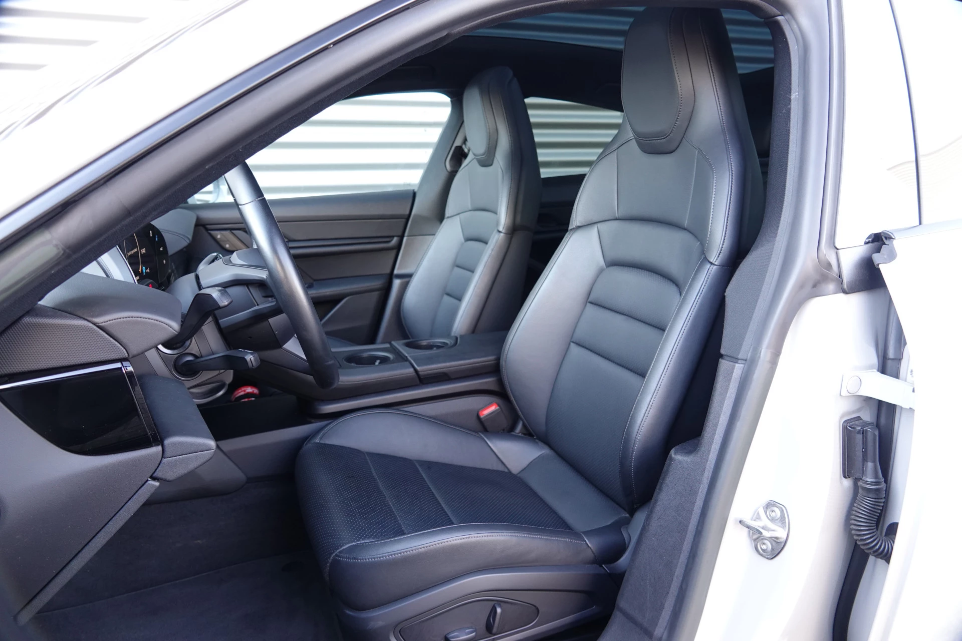 Hoofdafbeelding Porsche Taycan