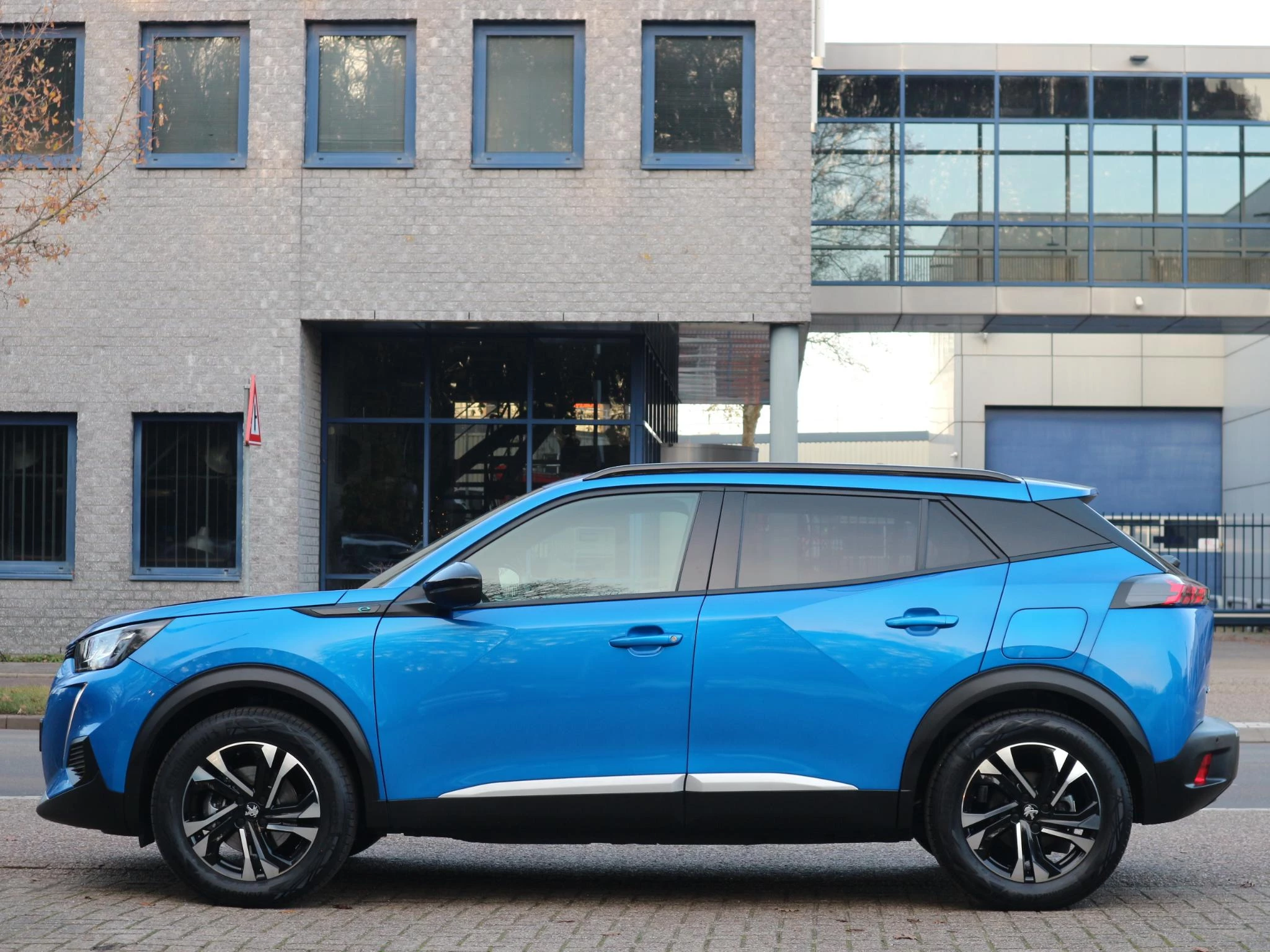 Hoofdafbeelding Peugeot e-2008