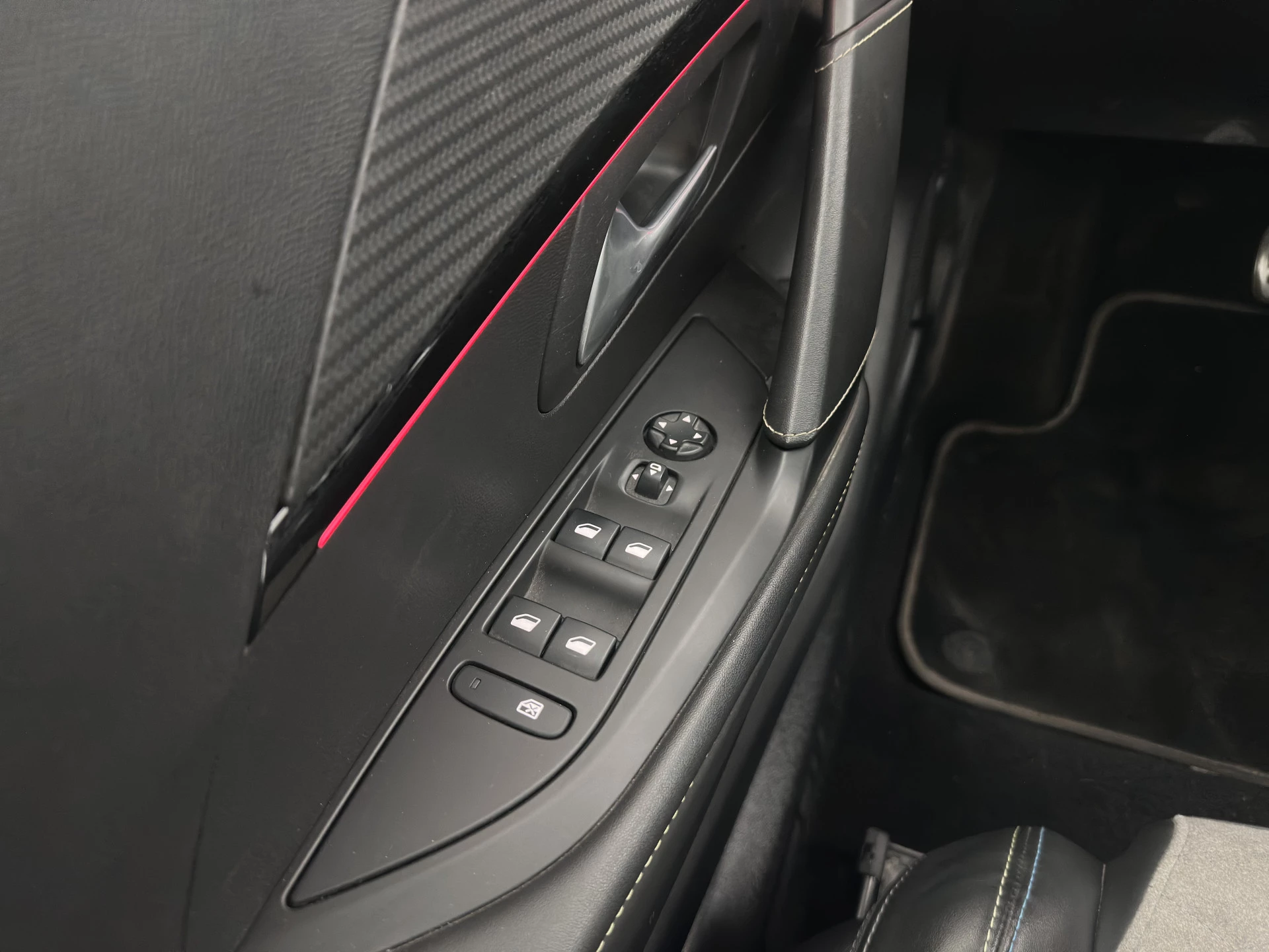 Hoofdafbeelding Peugeot e-208