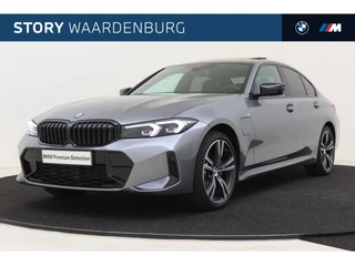 BMW 3 Serie 320e High Executive M Sport Automaat / Schuif-kanteldak / Sportstoelen / Stoelverwarming / Harman Kardon / Parking Assistant / Widescreen Display / Live Cockpit Plus
