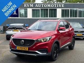 Hoofdafbeelding MG ZS EV MG MG ZS EV Luxury 45 kWh SOH 94% | ORIGINEEL NL AUTO | KEURIG NETJES ONDERHOUDEN | 18 INCH VELGEN + ALL SEASON BANDEN | PANO | LEER | STOELVERWARMING | FULL OPTIONS | RIJKLAAR PRIJS MET 12 MND BOVAG GARANTIE