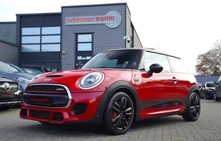 Mini Mini 2.0 John Cooper Works | Panorama | Luxe leder/alcantara | Stoelverwarming | Botswaarschuwing | Head up display |