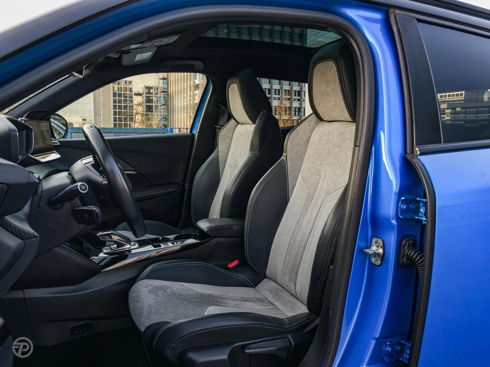 Hoofdafbeelding Peugeot e-2008