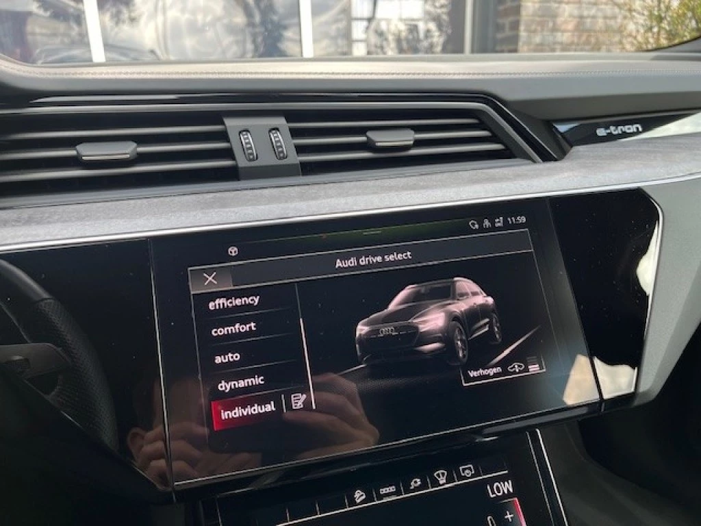Hoofdafbeelding Audi e-tron