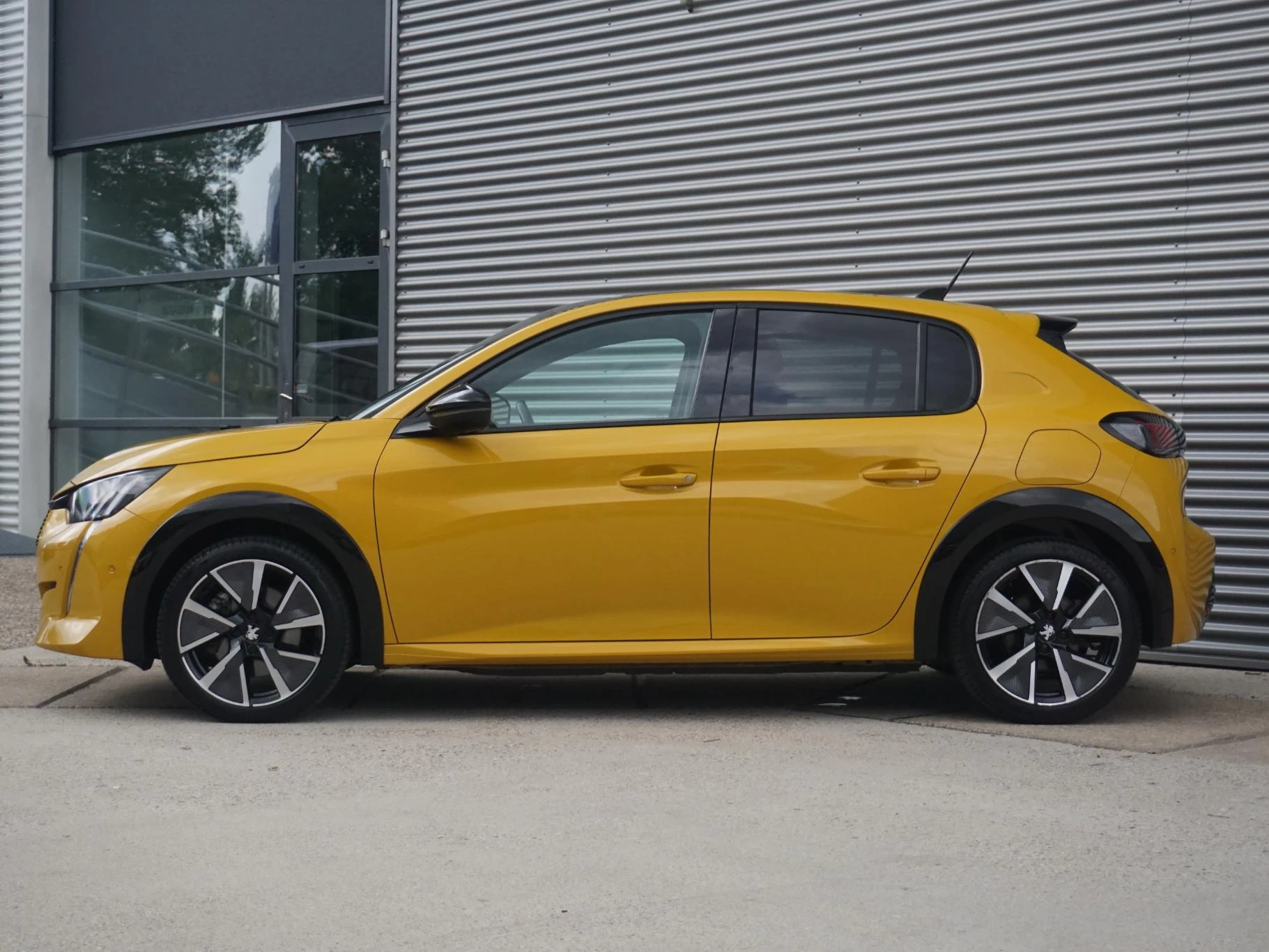 Hoofdafbeelding Peugeot e-208