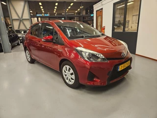 Hoofdafbeelding Toyota Yaris Toyota Yaris 1.5 Full Hybrid Aspiration (optie car play)