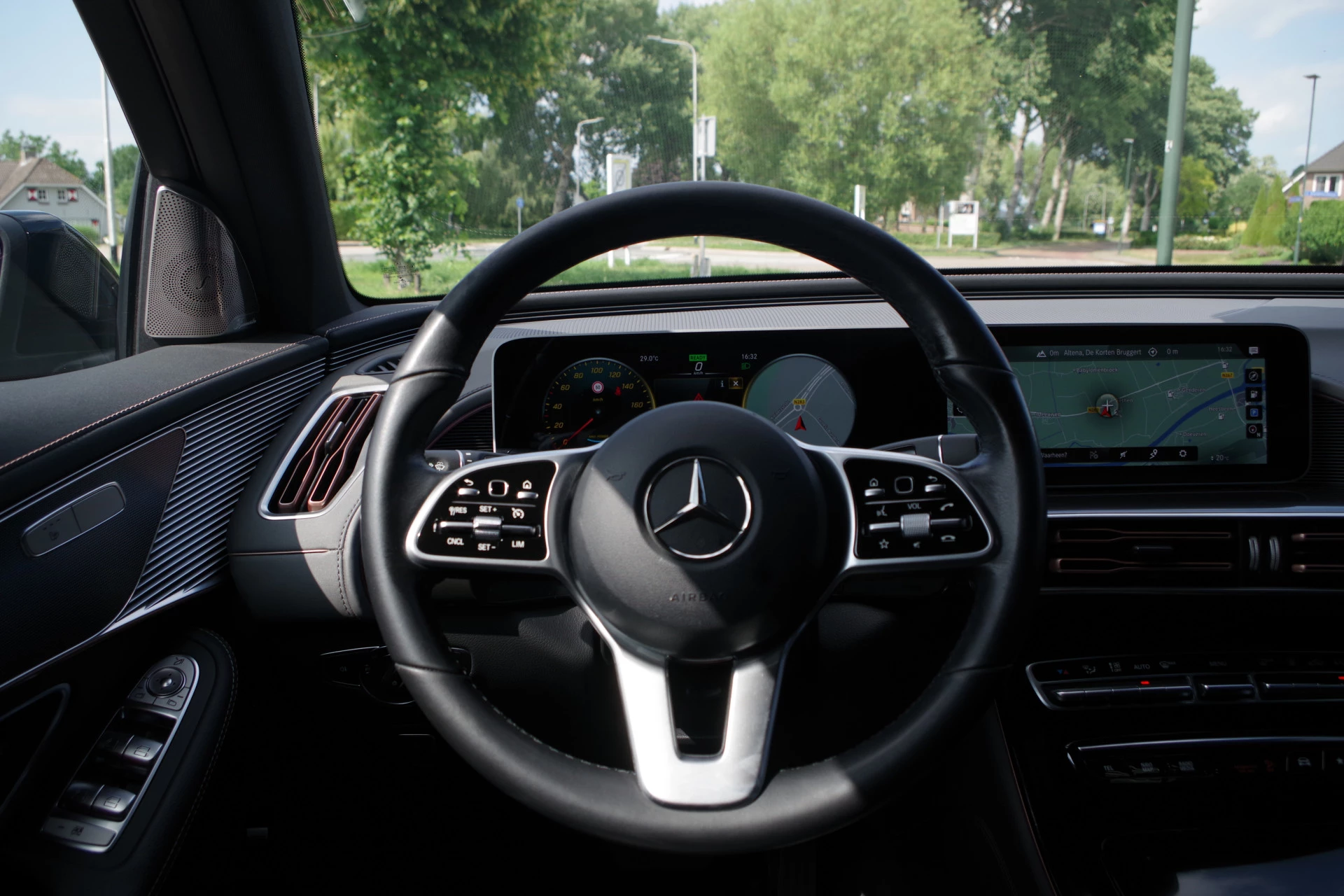 Hoofdafbeelding Mercedes-Benz EQC