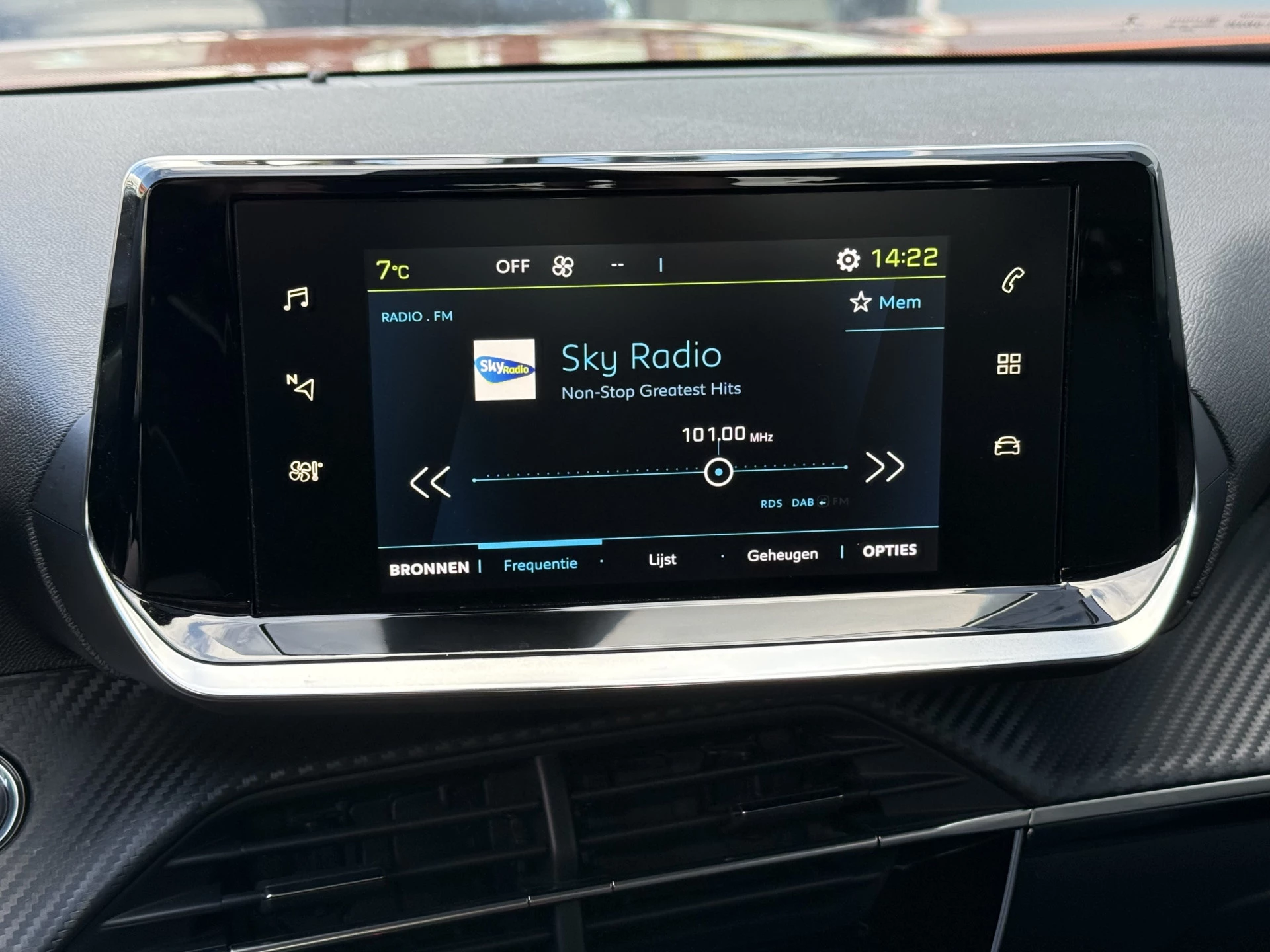 Hoofdafbeelding Peugeot e-2008