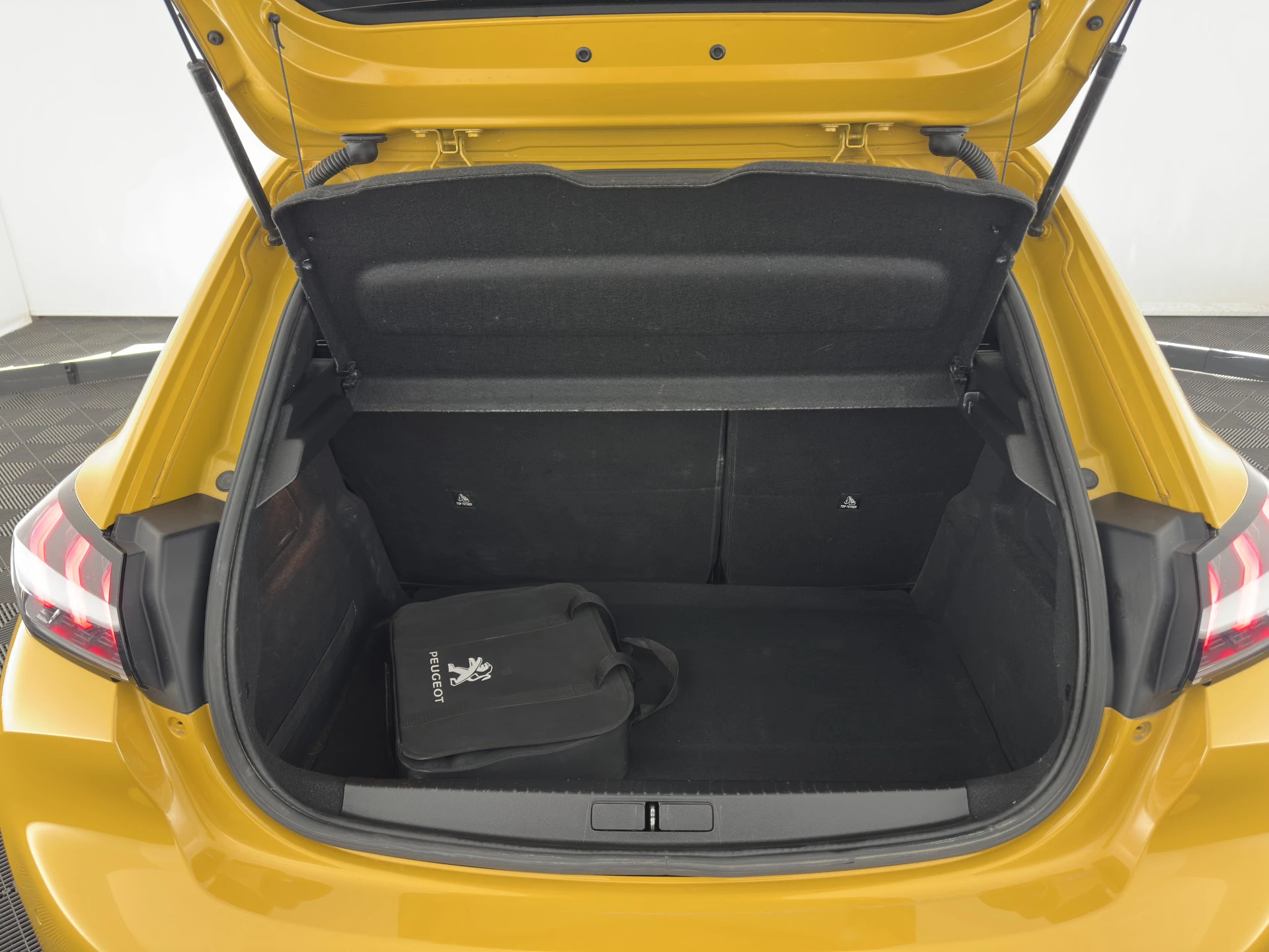 Hoofdafbeelding Peugeot e-208