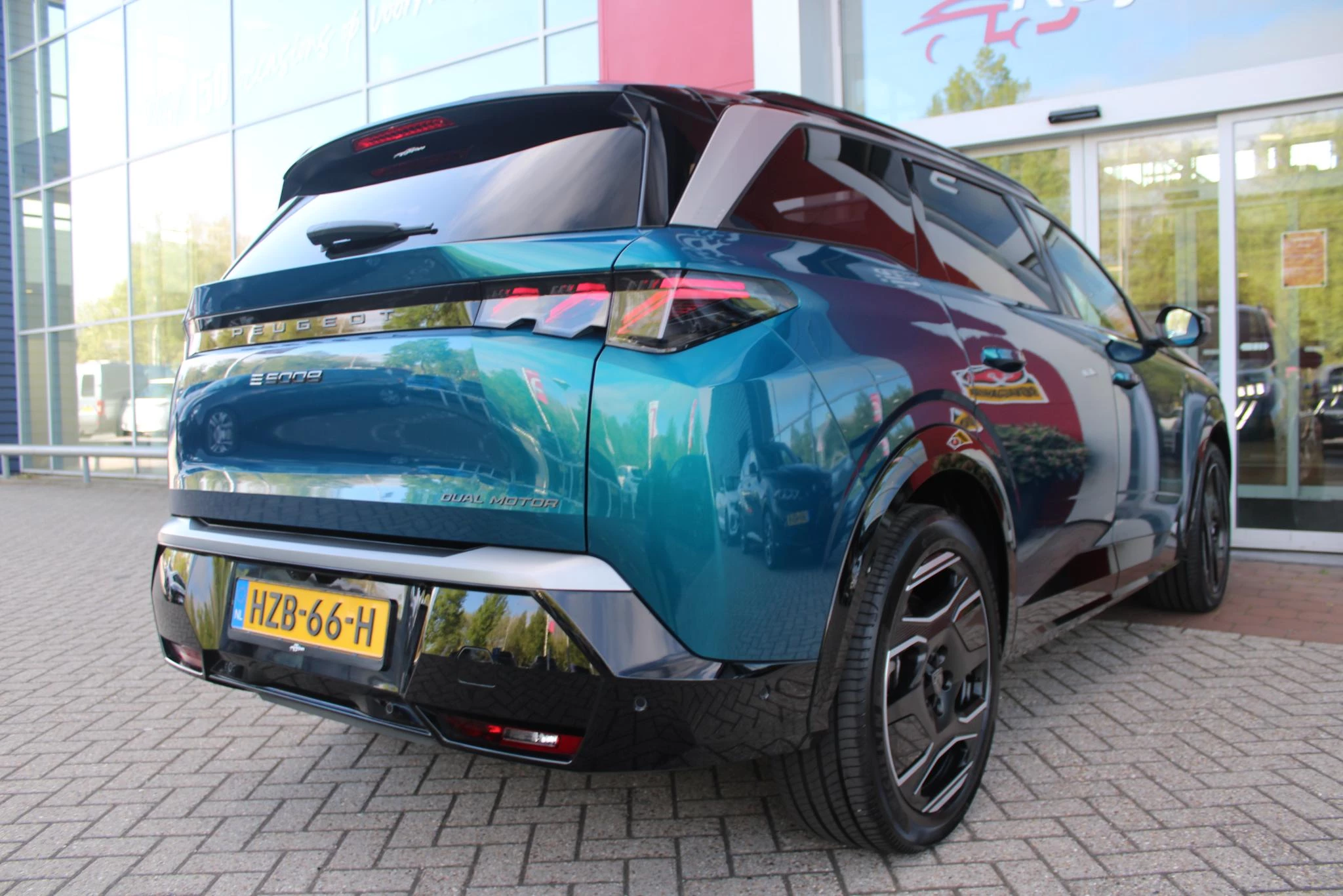 Hoofdafbeelding Peugeot e-5008