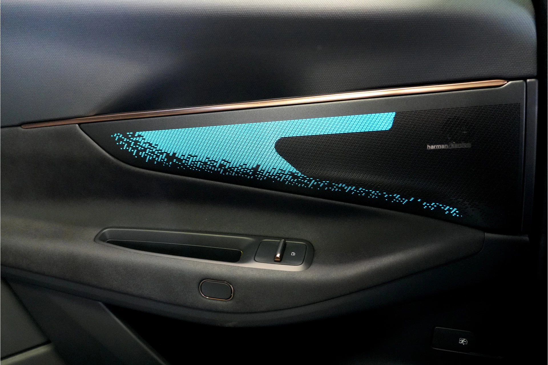 Hoofdafbeelding Lynk & Co 08