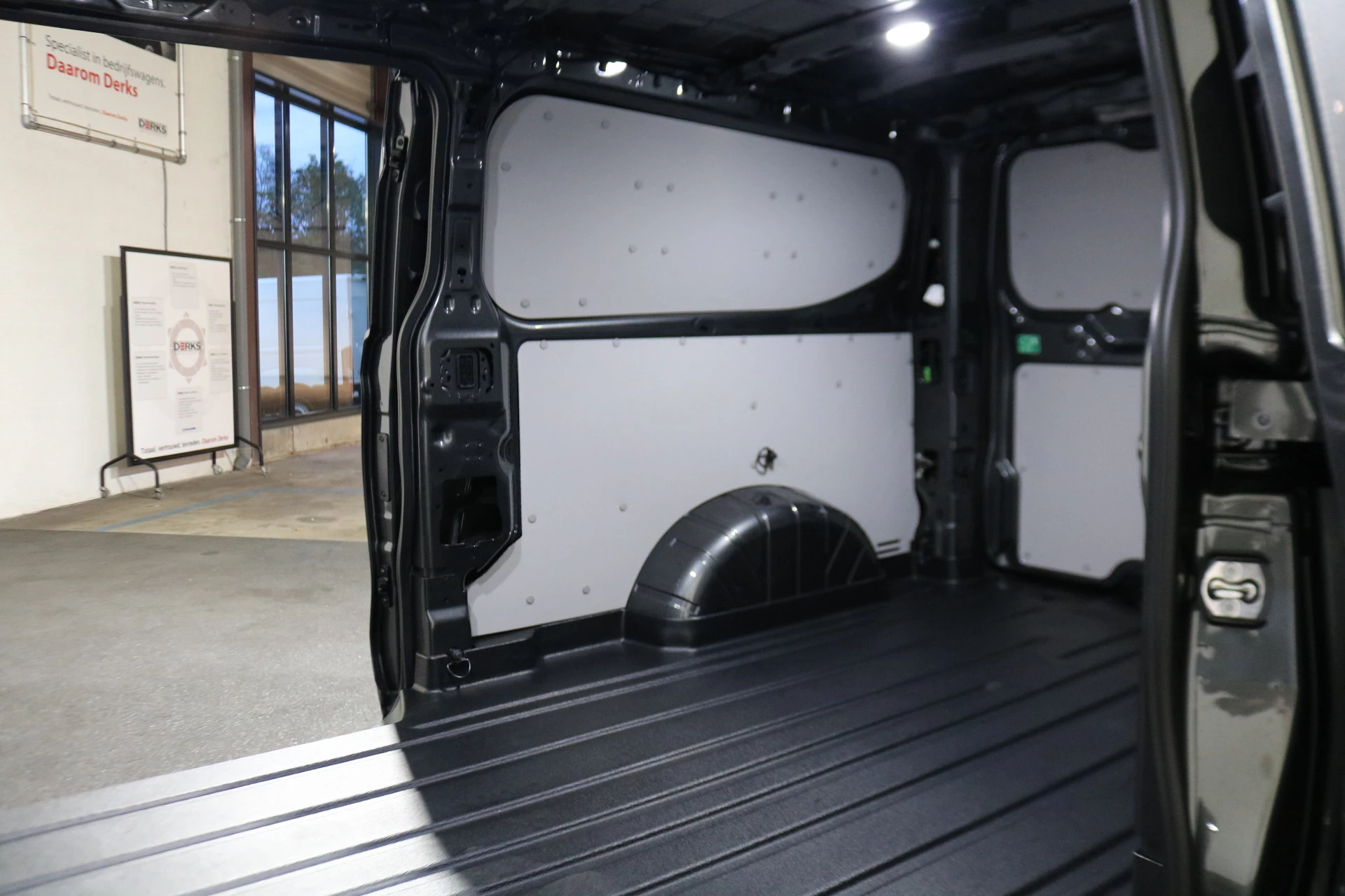 Hoofdafbeelding Ford E-Transit Custom