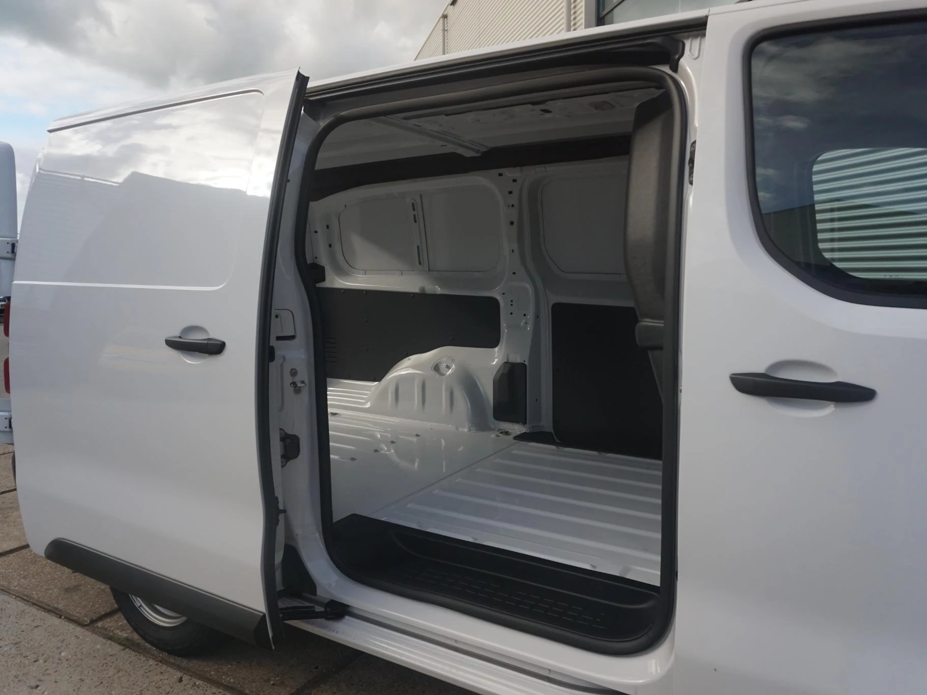 Hoofdafbeelding Peugeot e-Expert