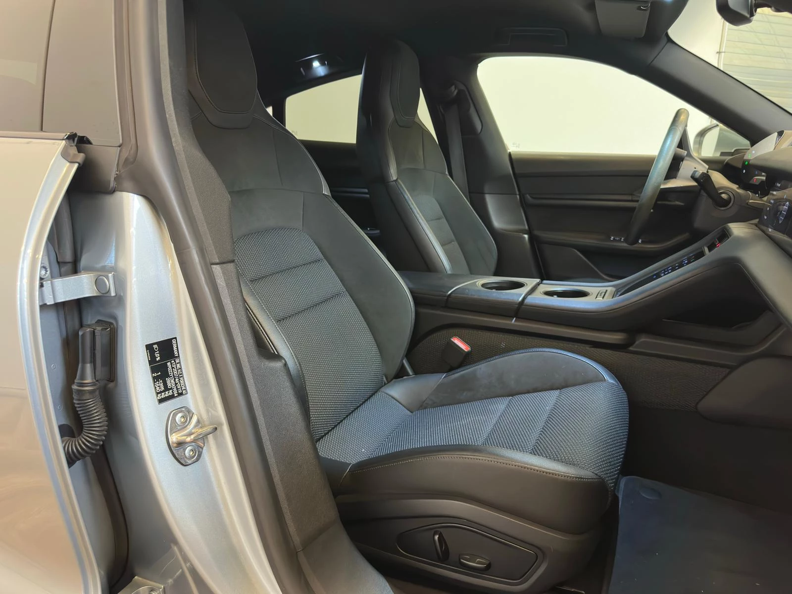 Hoofdafbeelding Porsche Taycan