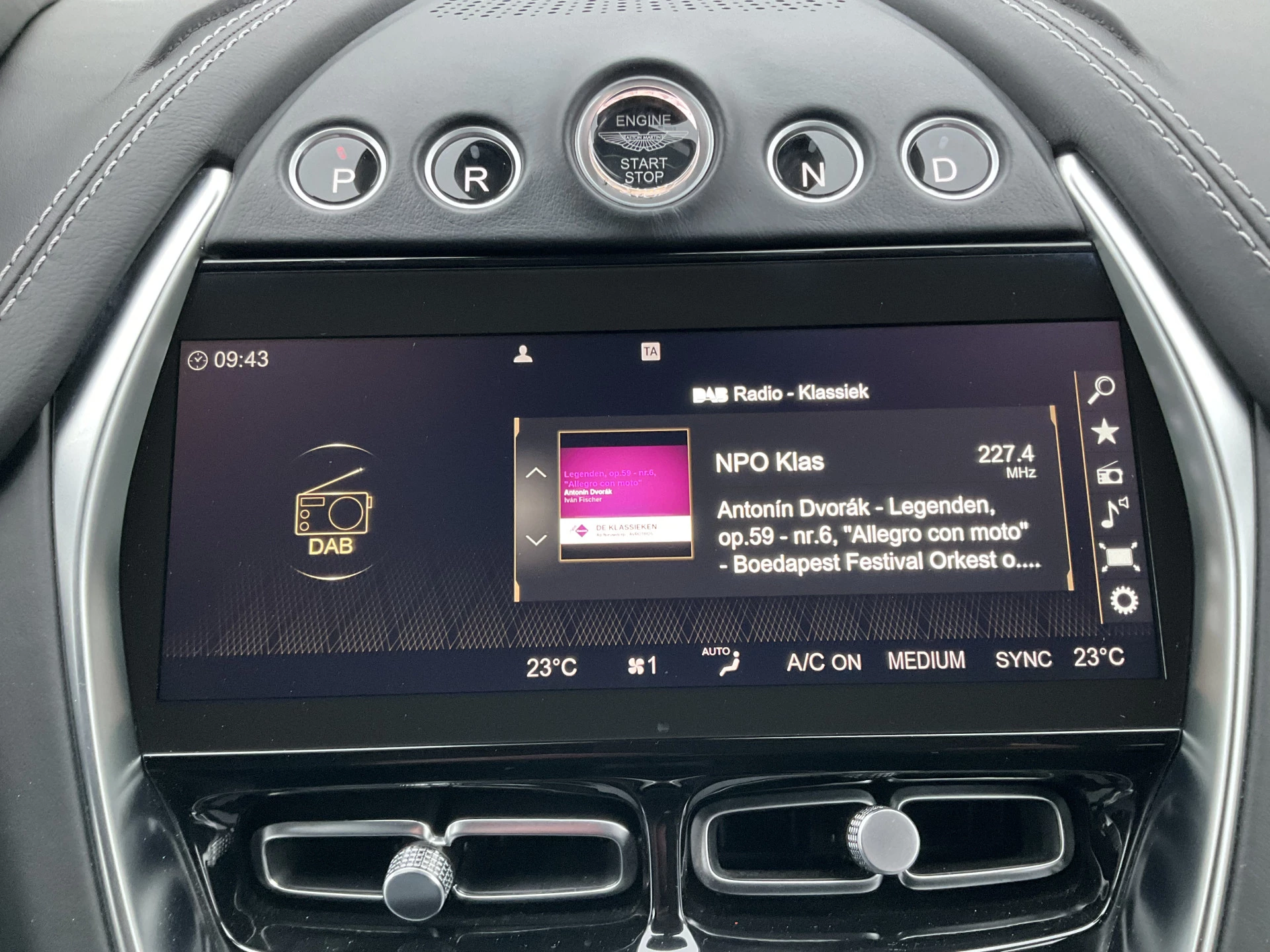 Hoofdafbeelding Aston Martin DBX