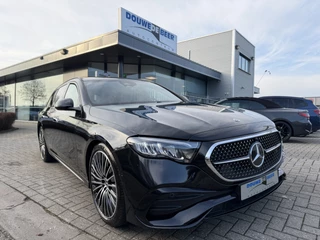 Hoofdafbeelding Mercedes-Benz E-Klasse Mercedes-Benz E-Klasse Estate 300 e AMG Line Pano-Dak | Trekhaak | Distronic | Stuurverw. | Stoelverw.