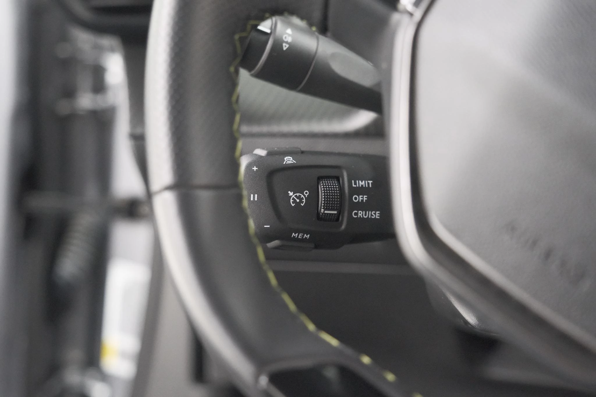 Hoofdafbeelding Peugeot e-2008